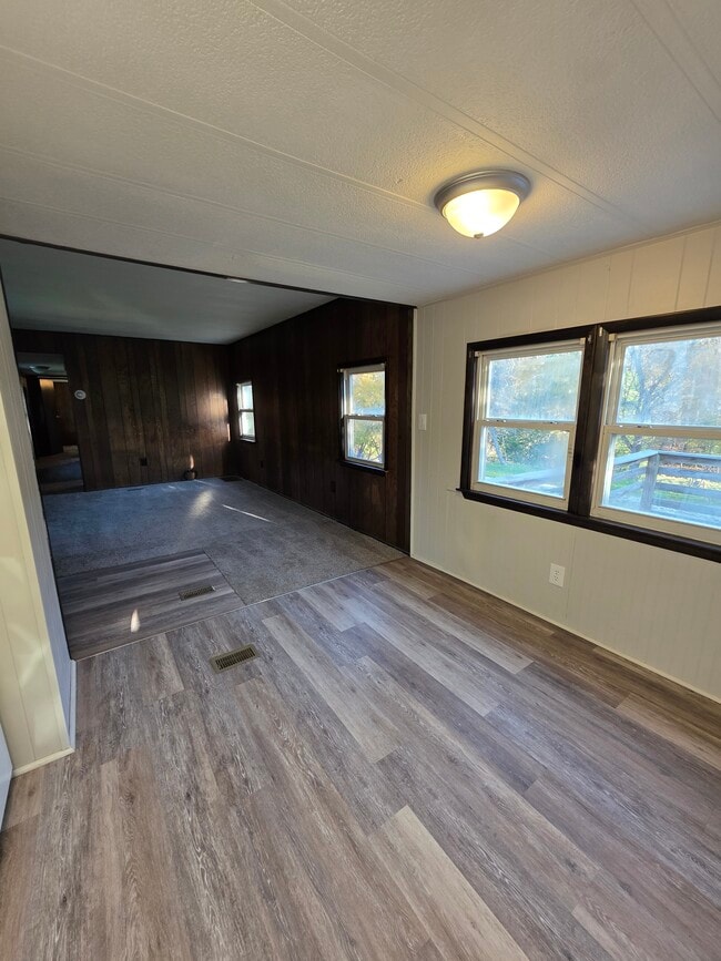 Building Photo - 1100 Pines Rd