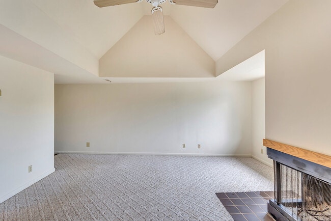 Building Photo - 1243 Cedars Ct