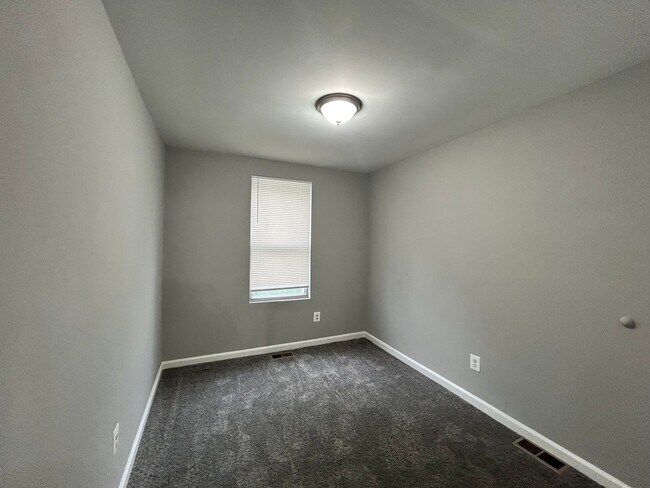 Building Photo - Baltimore - 3 Bedrooms, 1 Bathrooms Available!