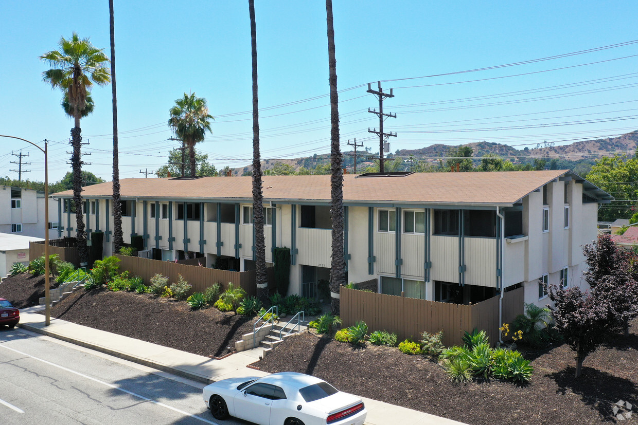 Building Photo - 2525 Verdugo Rd