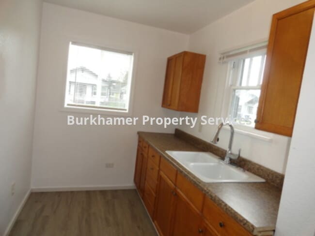 Building Photo - 2921 Aberdeen Ave