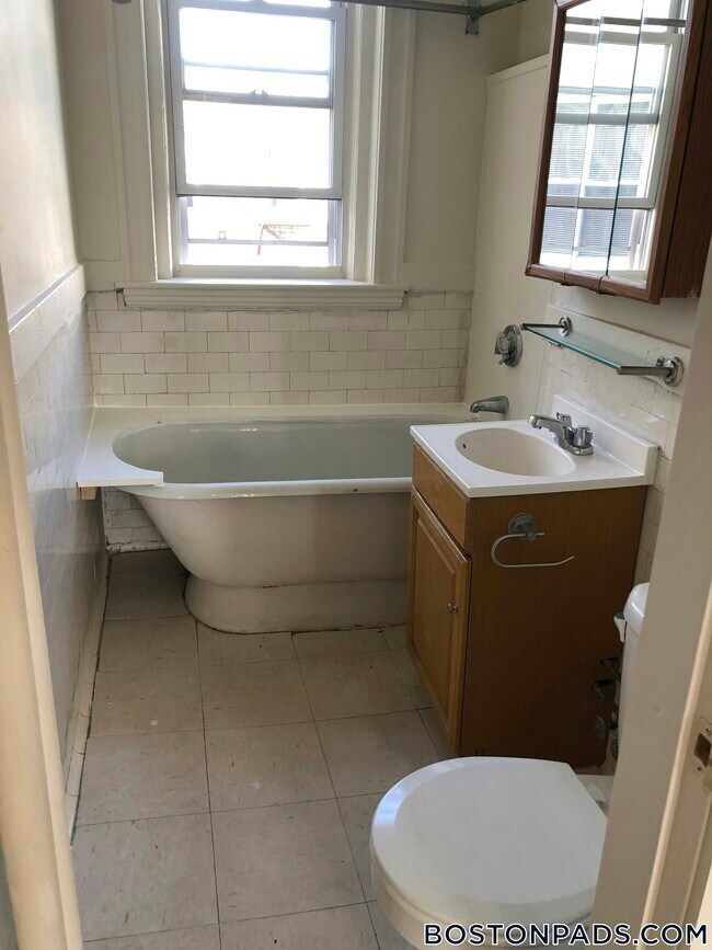 Building Photo - 1175 Boylston St