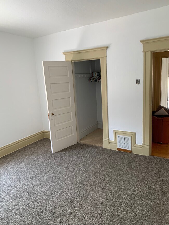 Foto del edificio - 800 W Broadway St