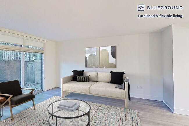 Foto del edificio - 2400 W El Camino Real