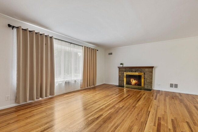 Foto del edificio - 15 Bonnie Meadow Rd