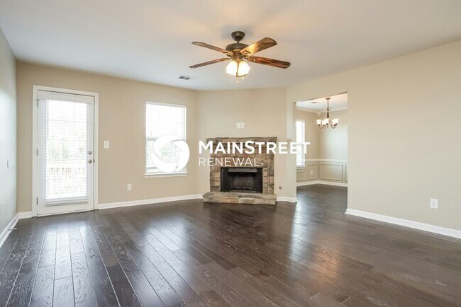 Foto del edificio - 5 Bedroom Pet-Friendly Home in Dallas, GA with Main Street Renewal