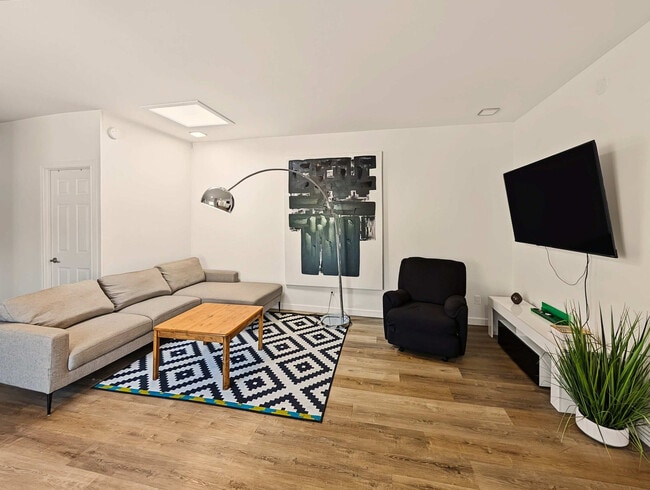 Building Photo - 2125 Rue Harmony