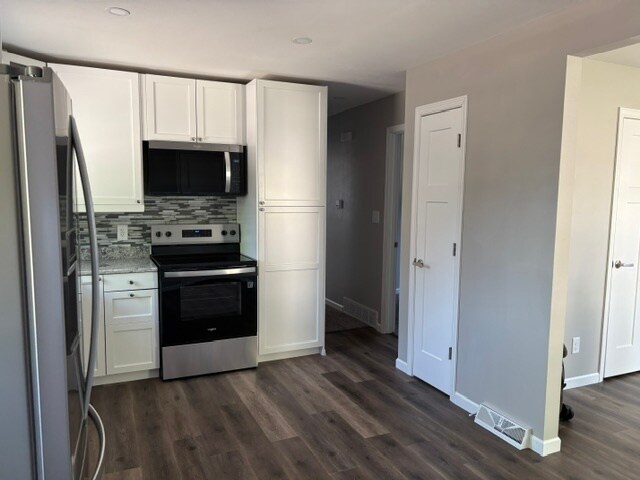 Cocina con vista al pasillo - 863 S Silver Lake St