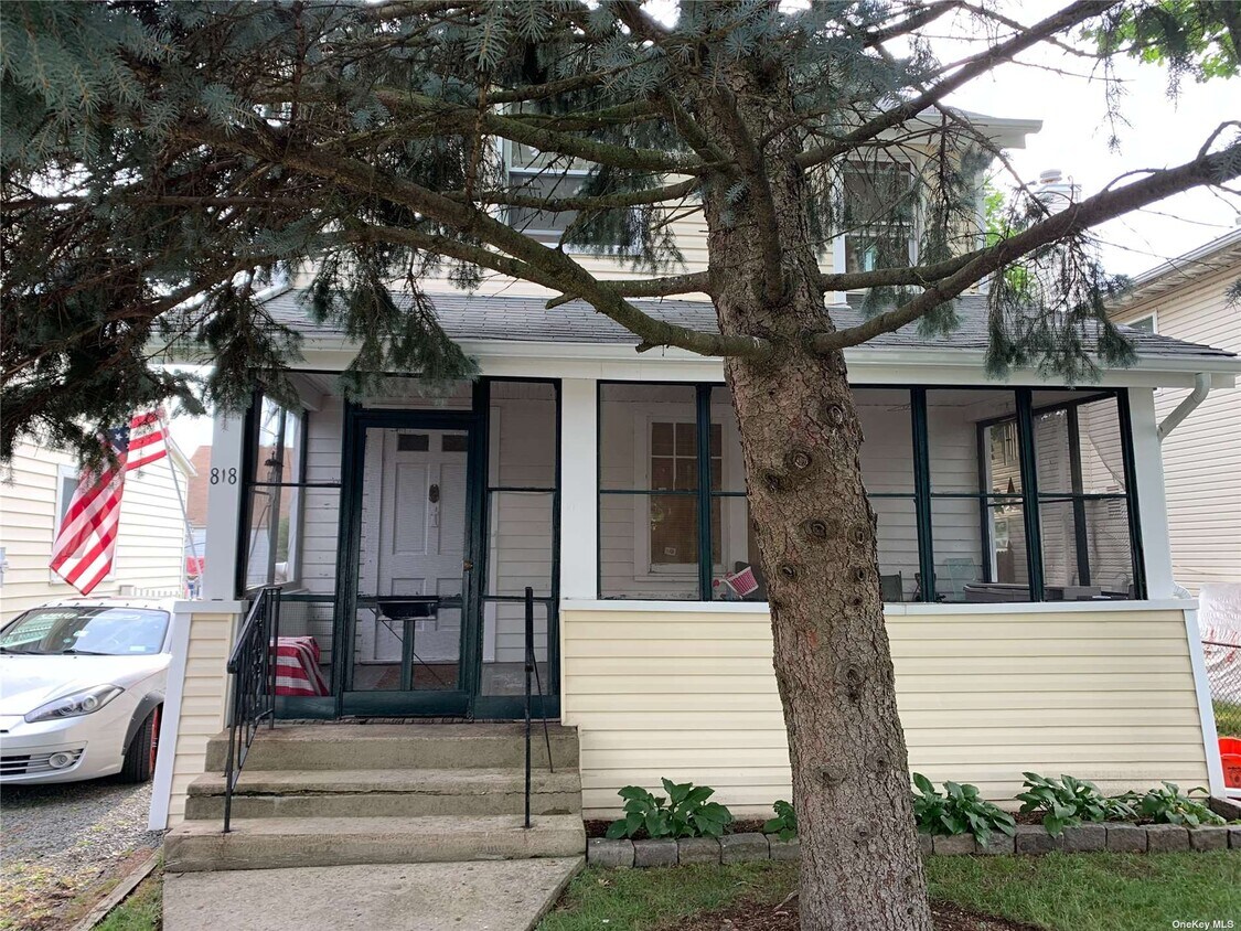 Foto principal - 818 Monroe St