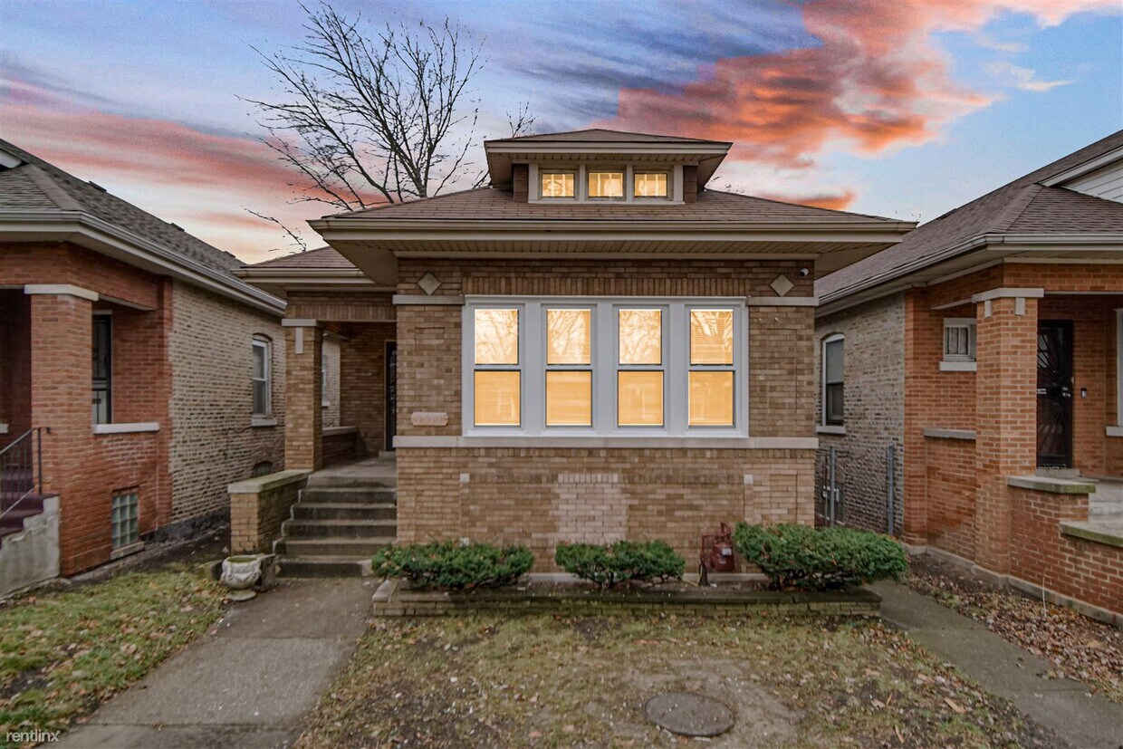Foto principal - 4 br, 2 bath House - 1511 East 85th Street