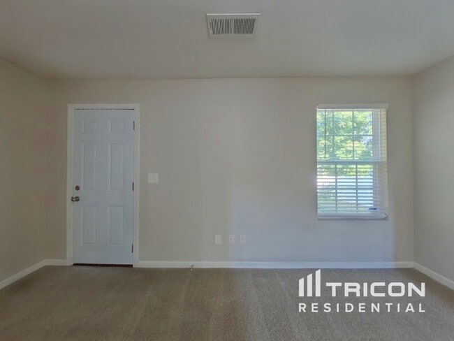 Building Photo - 318 Summit View Dr
