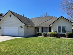 Building Photo - 243 Meadowbrook Dr