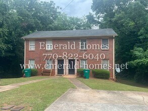 Building Photo - 369-371 Freeport Dr