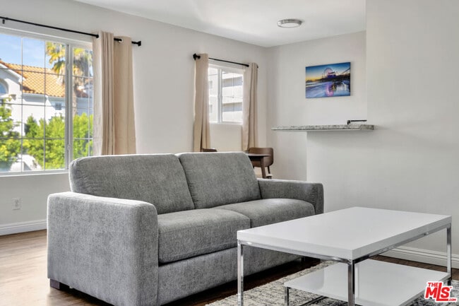 Foto del edificio - 932 Wilcox Ave