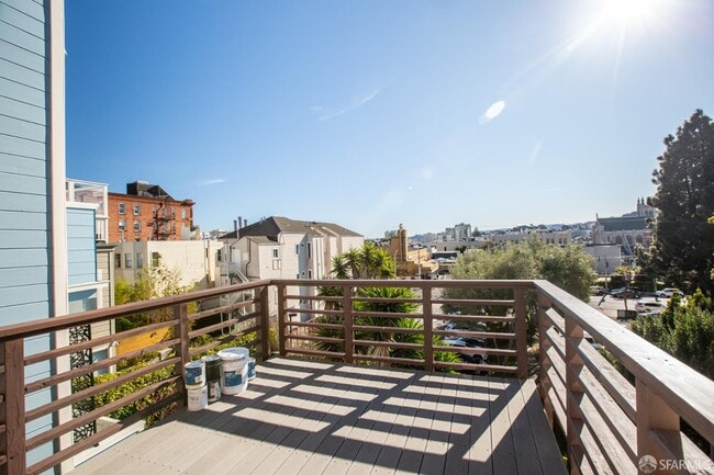 Building Photo - 2555 Sacramento St