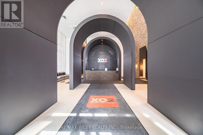 Building Photo - 285 Dufferin St