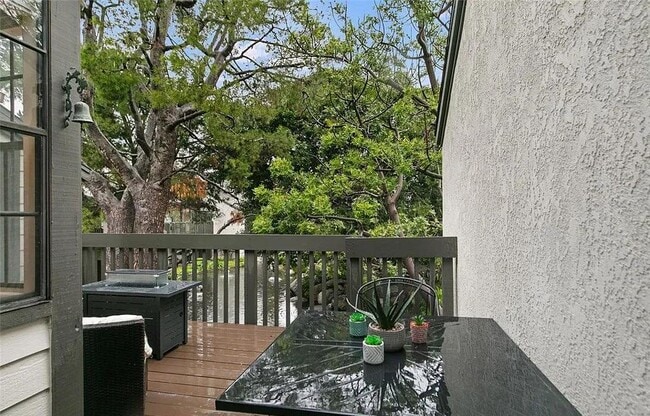 Foto del edificio - 2526 W MacArthur Blvd