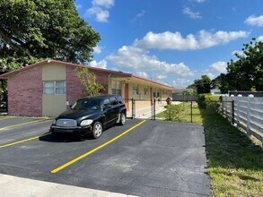 Building Photo - 5725 Tyler St