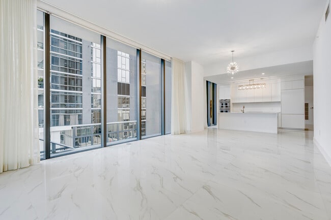 Foto del edificio - 700 NE 24th St