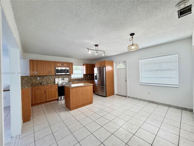 Foto del edificio - 913 NW 22nd Pl