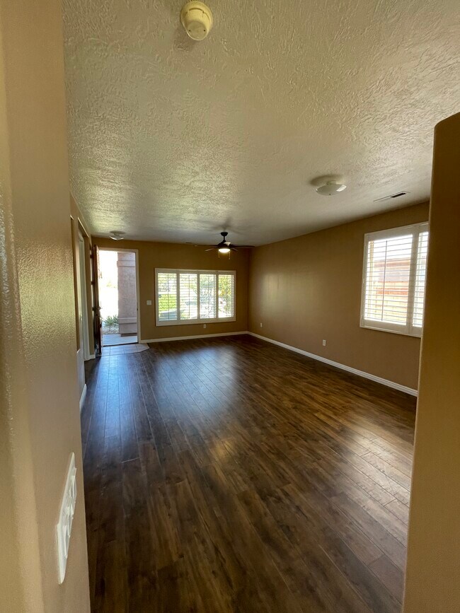 Foto del edificio - 3272 E Hidden Springs Dr