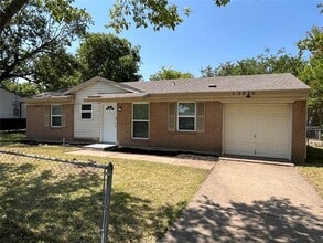Building Photo - 13020 Spring Oak Dr