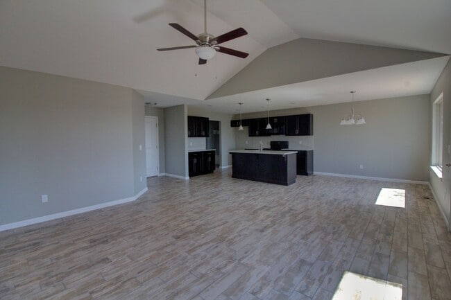 Building Photo - 3 Car Garage in Nixa!