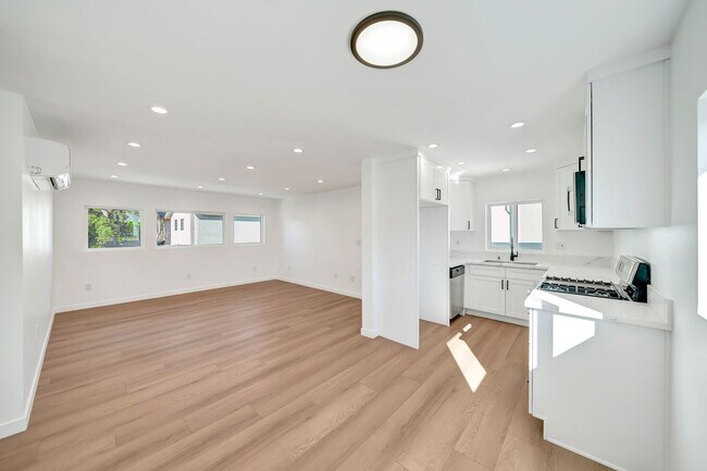 Foto del edificio - 8322 Wyngate St