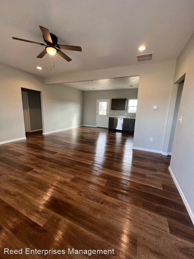 Foto del edificio - 3 br, 2 bath House - 104 Bluegrass St
