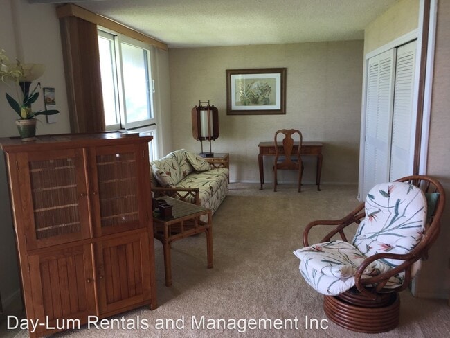 Building Photo - 2 br, 2 bath House - 2405 Kalanianaole Ave...