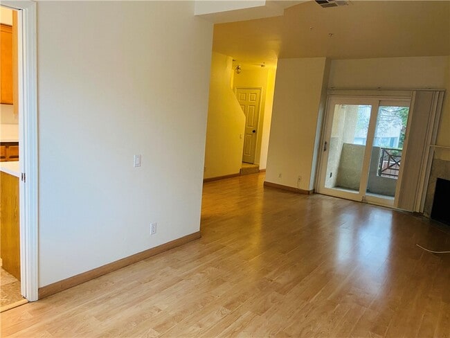 Building Photo - 377 Avocado St