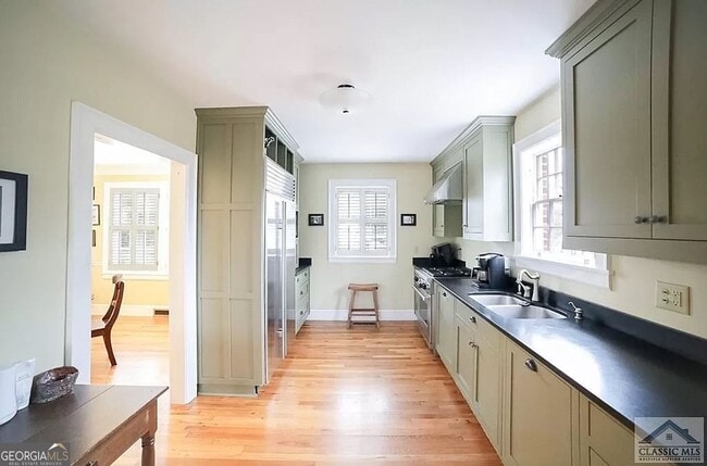 Foto del edificio - 482 Highland Ave