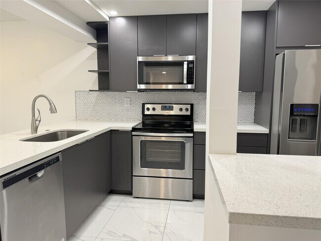 Foto del edificio - 6800 Cypress Rd