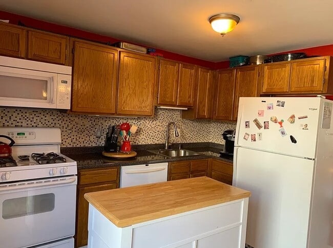 Kitchen - 100 Roper St