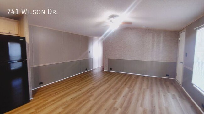 Foto del edificio - 741 Wilson Dr