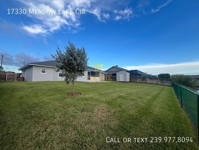 Foto del edificio - 17330 Meadow Lake Cir