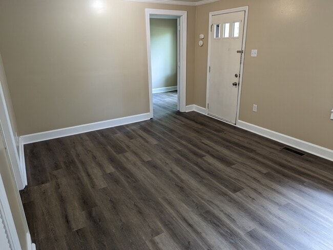 Building Photo - 828 Crescent Dr