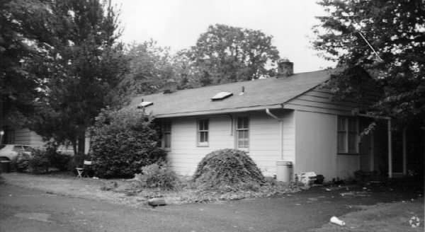 Building Photo - 3809-19 E Mcloughlin Blvd