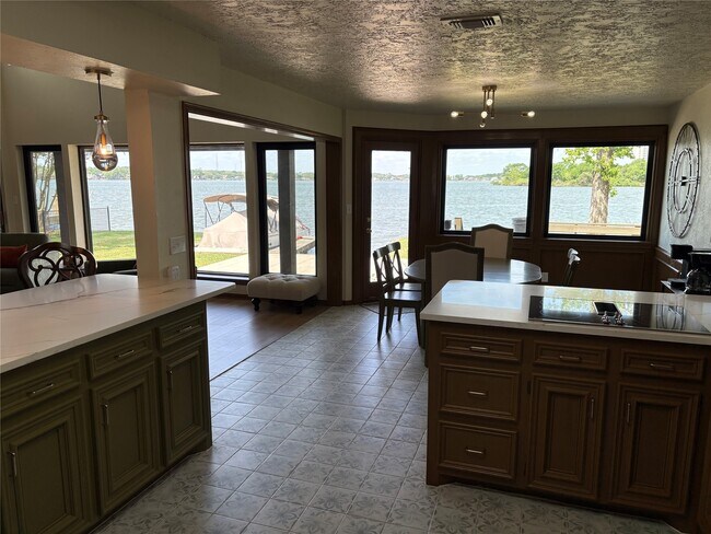 Foto del edificio - 13014 Wood Harbour Dr