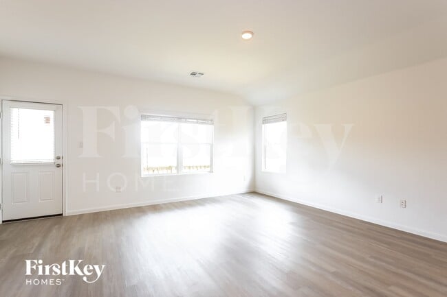 Foto del edificio - 6736 Arid Wy