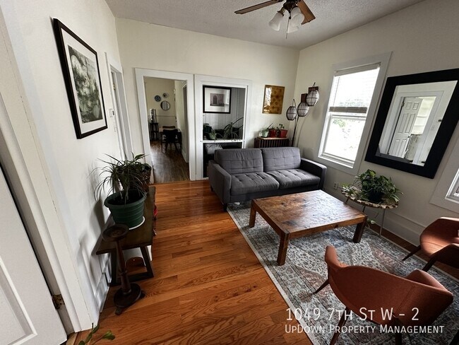 Foto del edificio - 1049 7th St W