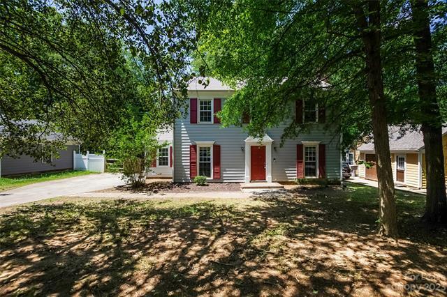 Foto del edificio - 7418 Blythwood Ln