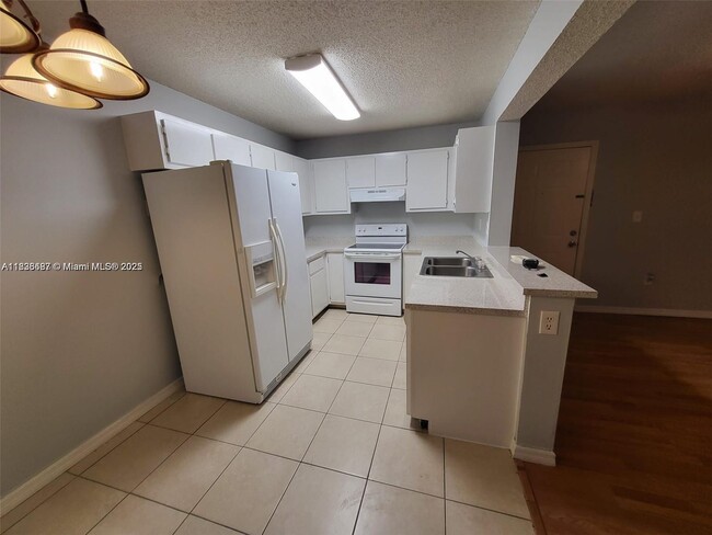 Building Photo - 301 Palm Way