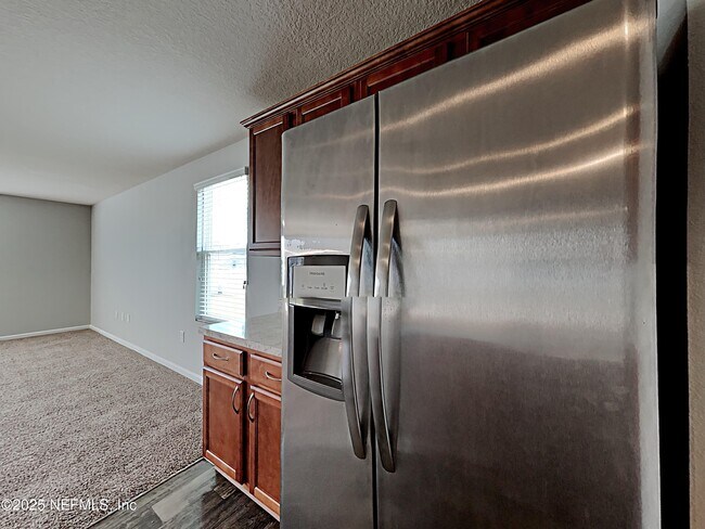 Foto del edificio - 2209 Pebble Point Dr