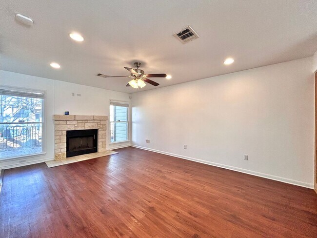 Building Photo - Charming 2-bedroom, 2.5-bathroom home at The Arbors at Riverside