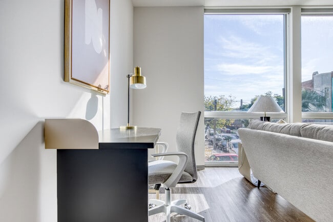 Foto del edificio - 2340 N California Ave