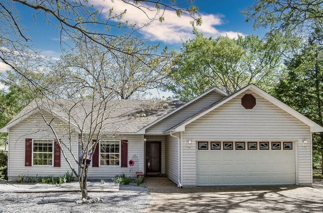 Building Photo - East Gate Area | Home | Unfurnished