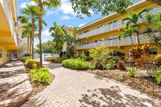 Foto del edificio - 815 Middle River Dr
