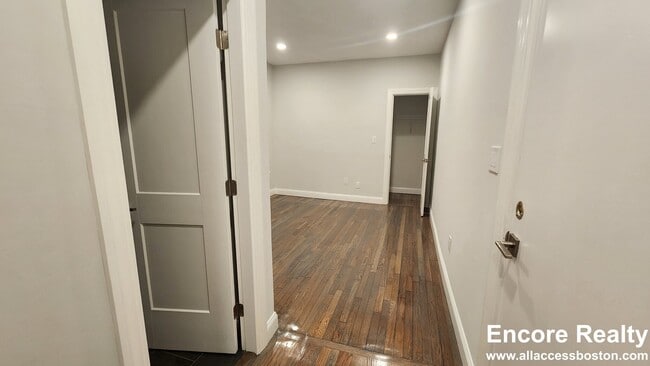 Building Photo - 111 Park Dr