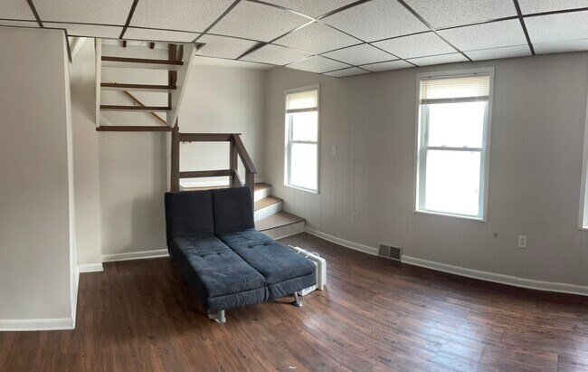 Foto del edificio - 2022 Plainview Ave